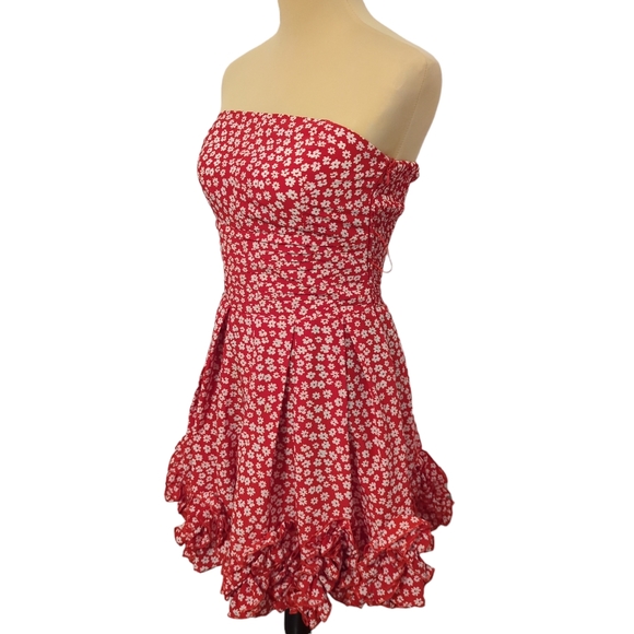Strapless Red And White Floral Dress With Ruffle Hem Stretch Back Size Small - Picture 2 of 4